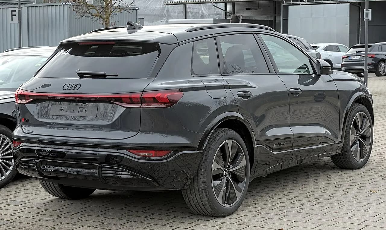 Audi Q6 e-tron — SUV