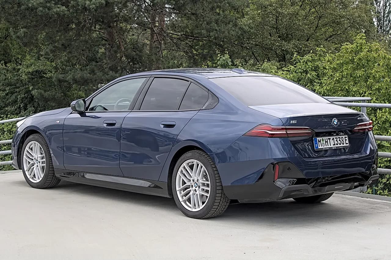 BMW i5 — Sedan / Touring