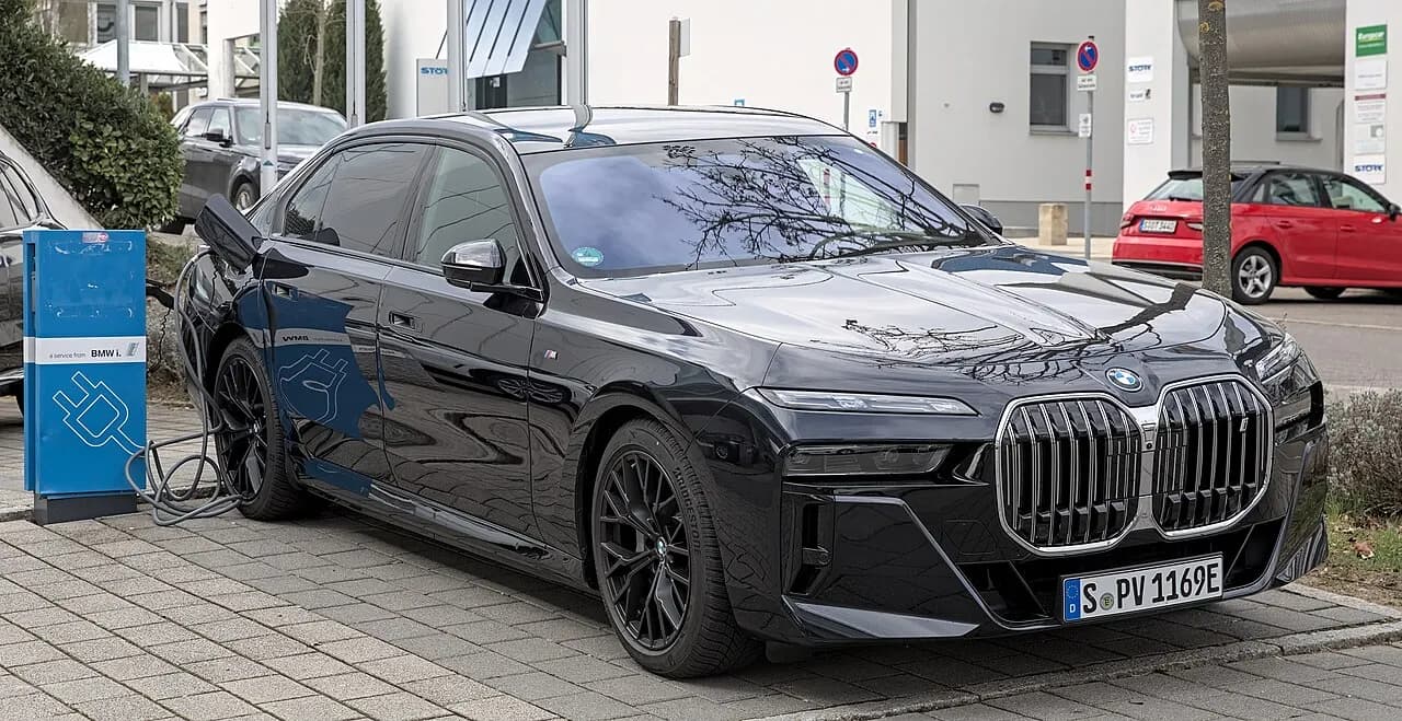 BMW i7 — Sedan