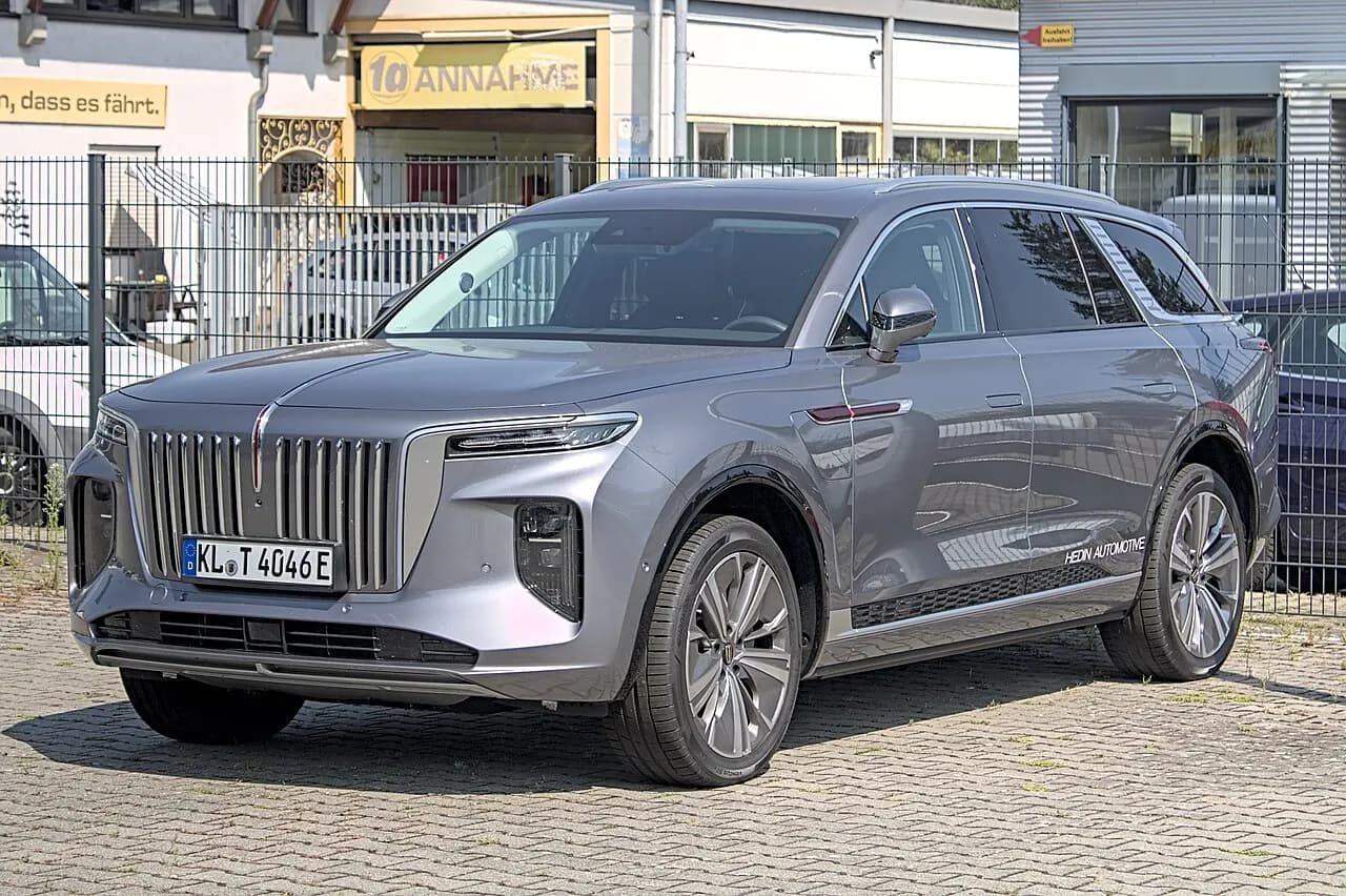 Hongqi E-HS9 — SUV