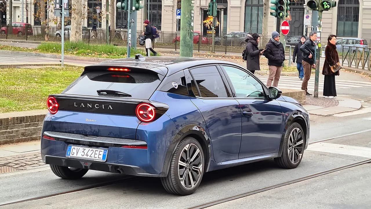 Lancia Ypsilon Elektrikli — Hatchback