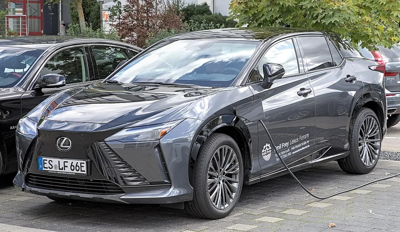 Lexus RZ — SUV