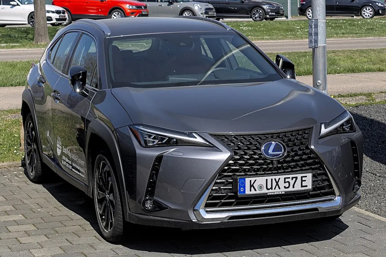 Lexus UX 300e — Kompakt SUV