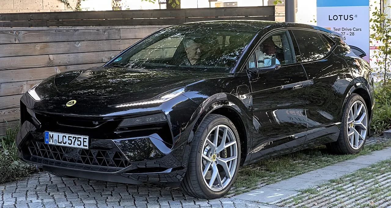 Lotus Eletre — SUV