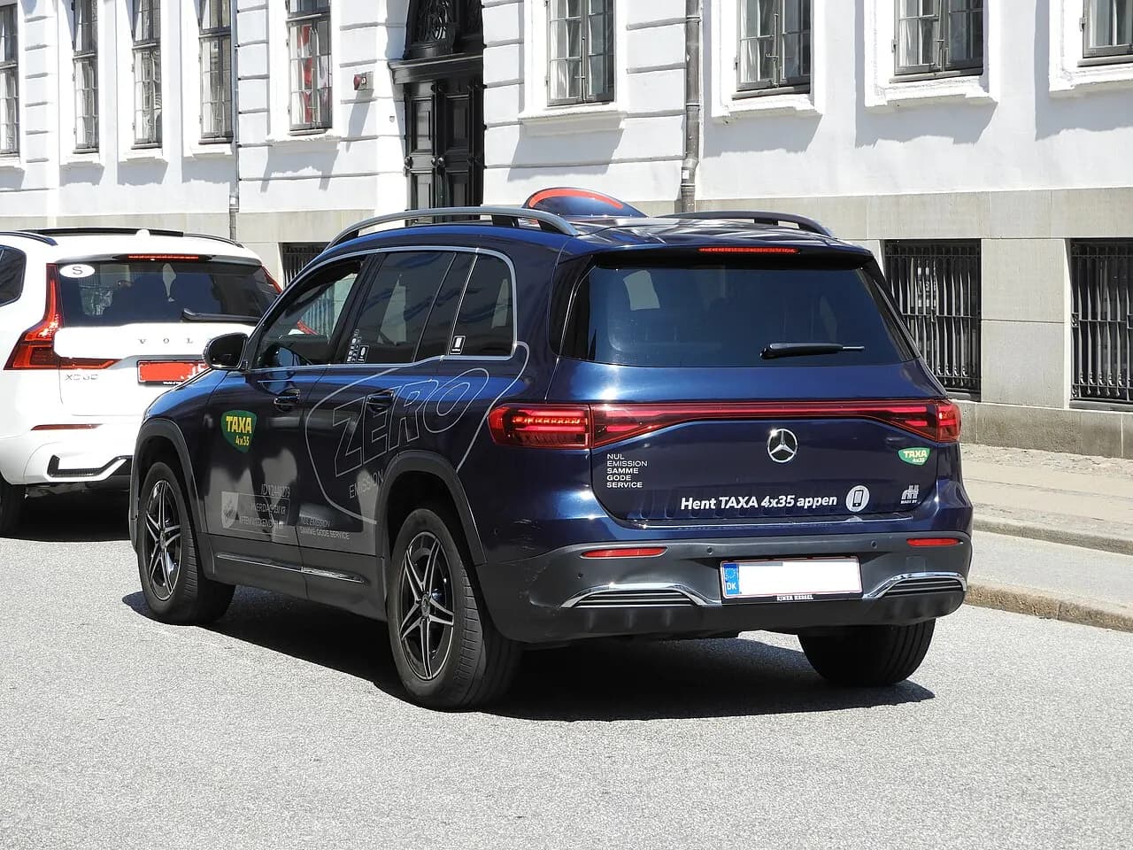 Mercedes-Benz EQB — SUV