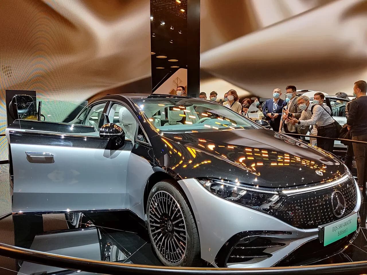 Mercedes-Benz EQS — Liftback sedan