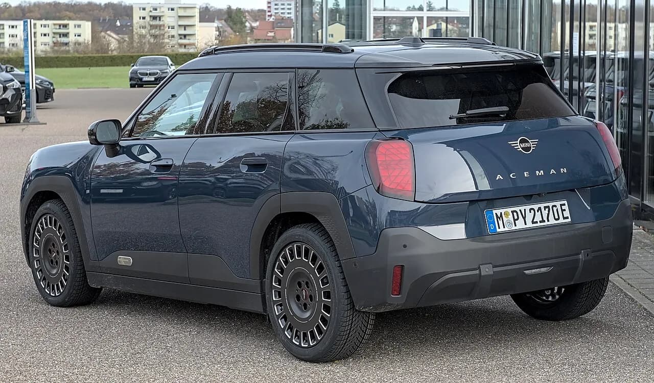Mini Aceman — Crossover