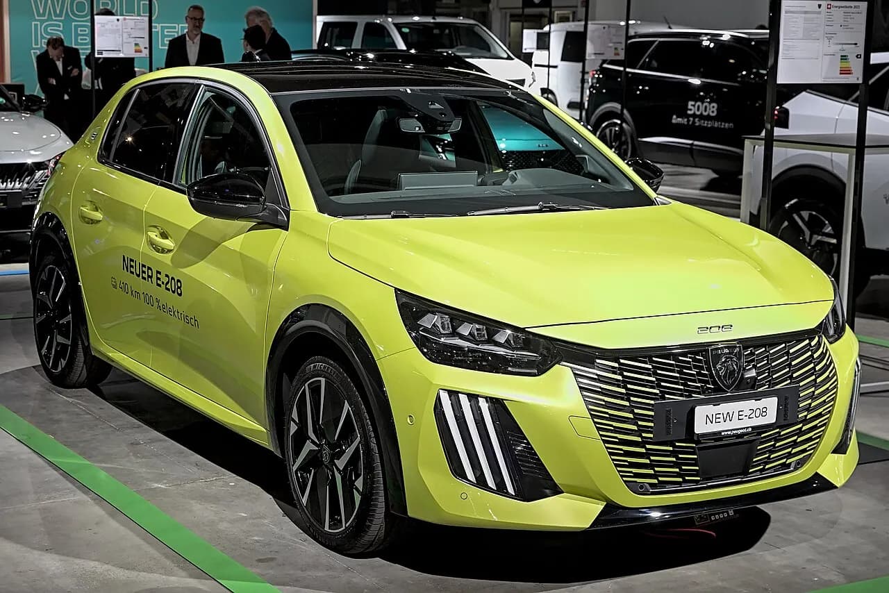 Peugeot E-208 — Hatchback