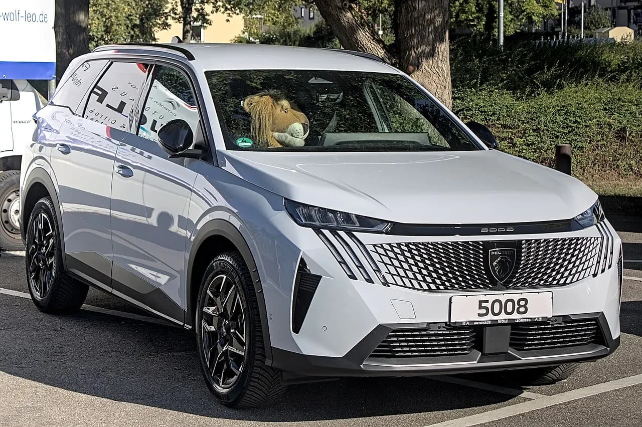 Peugeot E-5008 — SUV