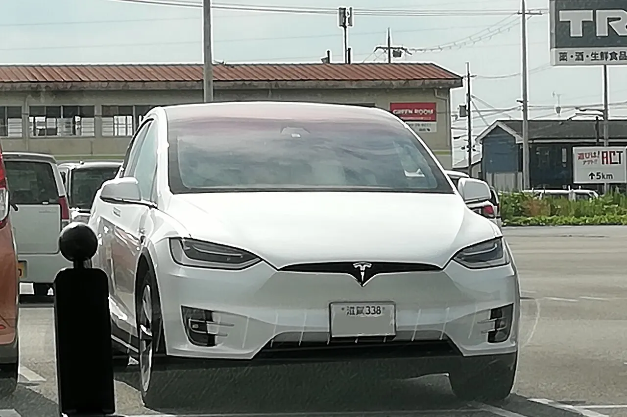 Tesla Model X — SUV