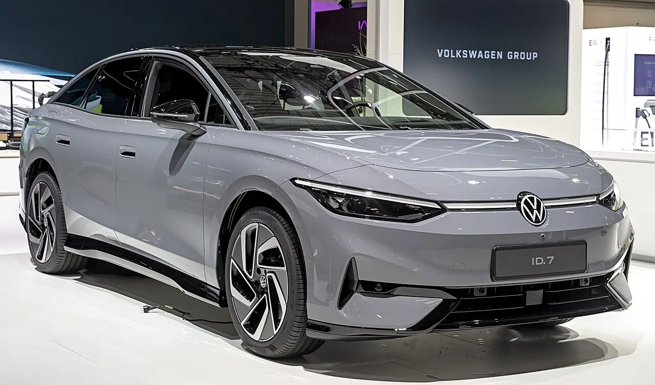 Volkswagen ID.7 — Liftback