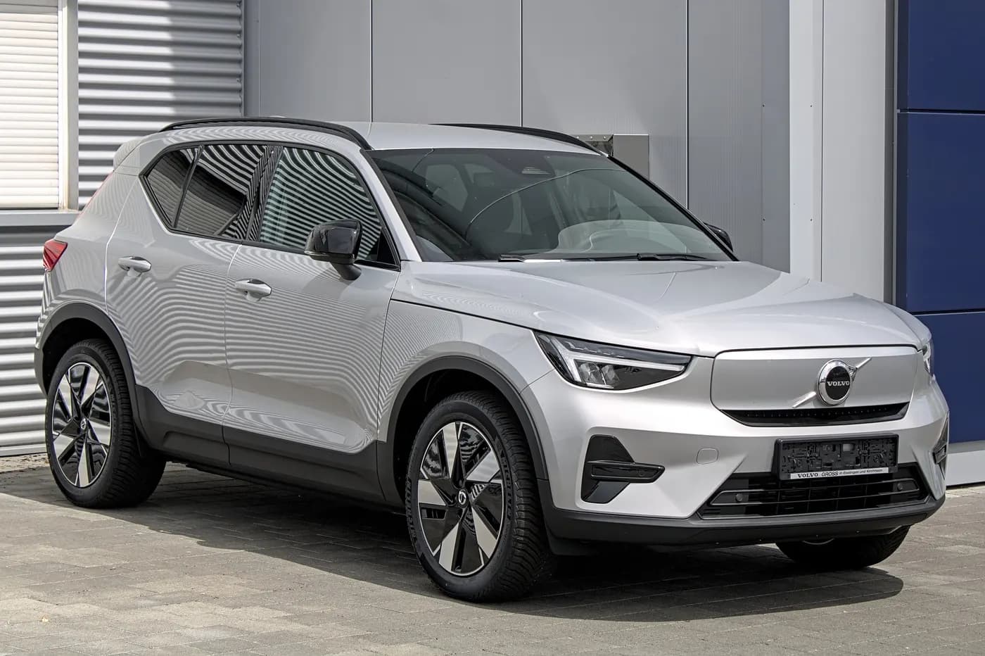 Volvo EX40 — SUV