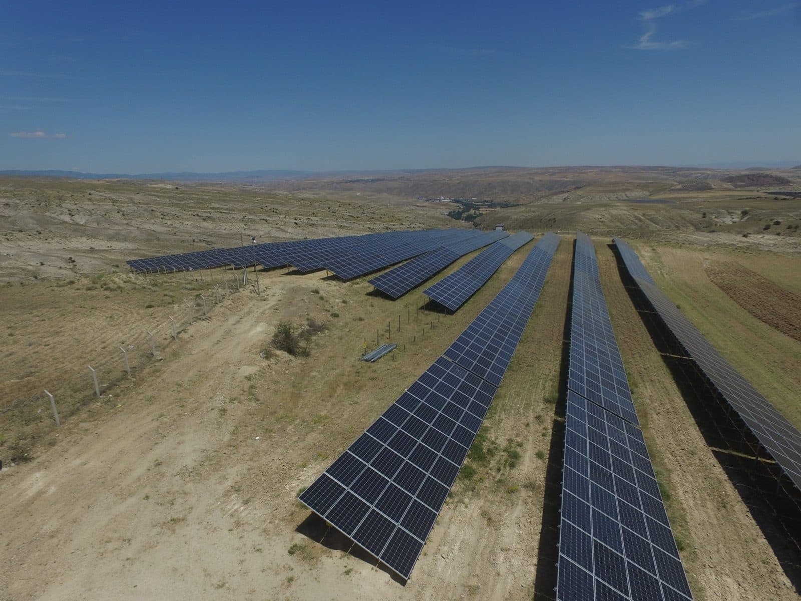 Arazi tipi güneş enerjisi santrali