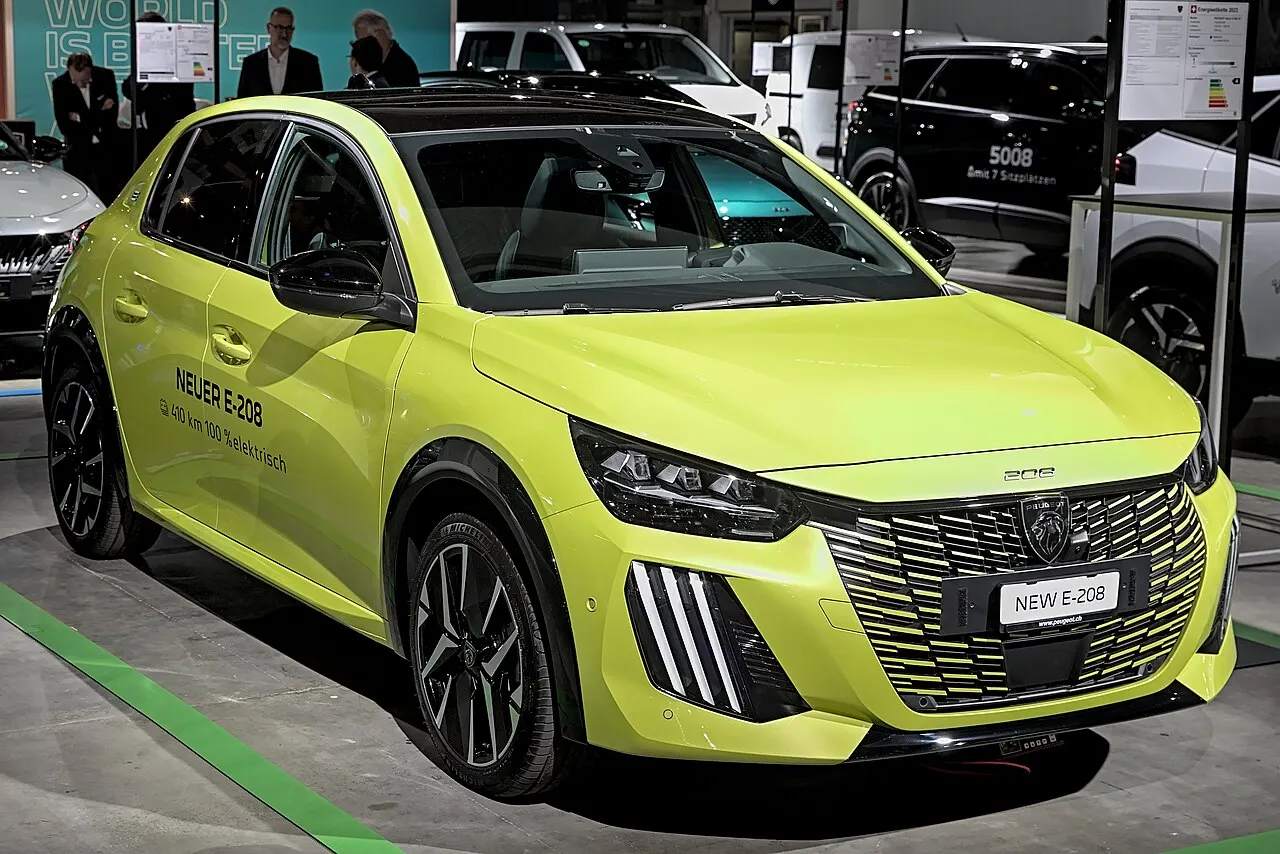 Peugeot E-208 — Hatchback