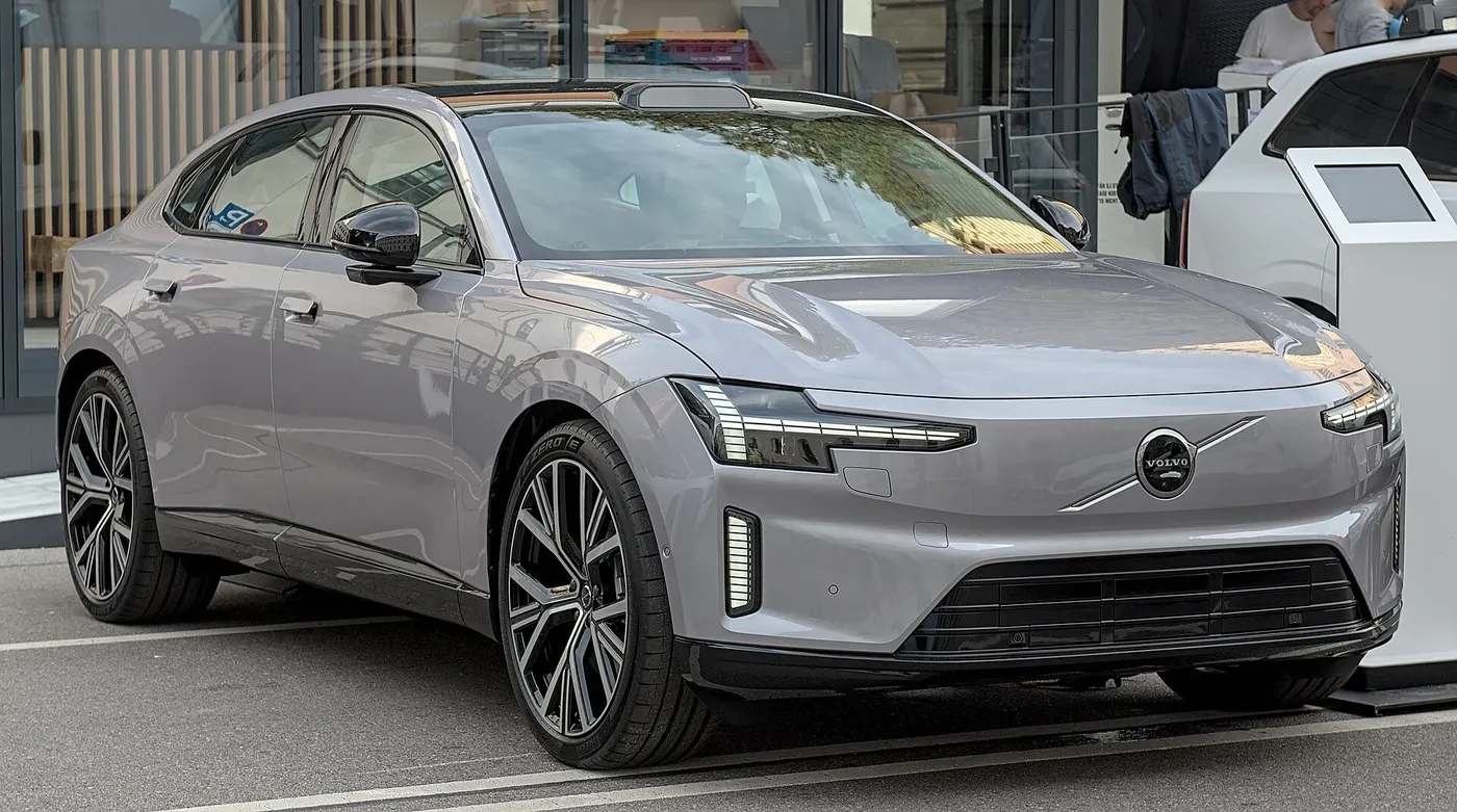 Volvo ES90 — Sedan