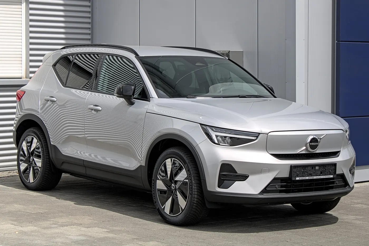 Volvo EX40 — SUV