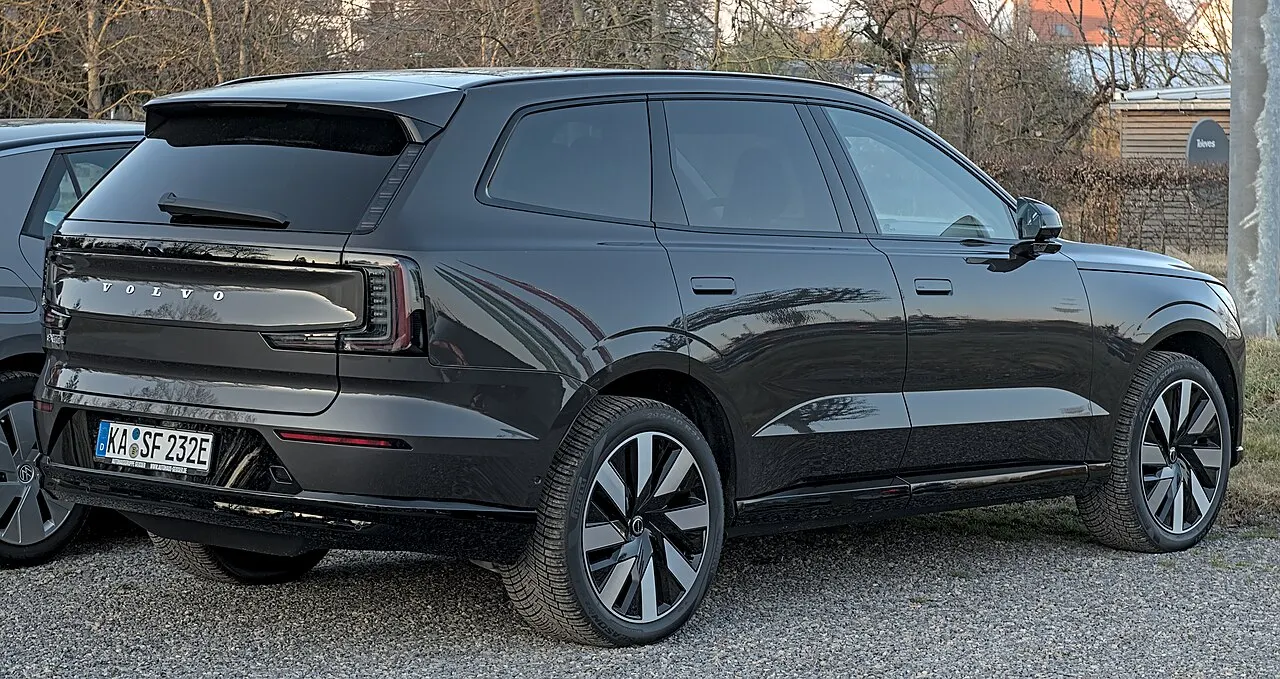 Volvo EX90 — SUV
