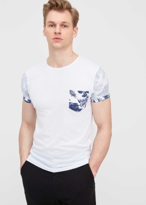 ADZE TOPTAN - Toptan Erkek Beyaz Bisiklet Yaka Cep Baskılı T-Shirt